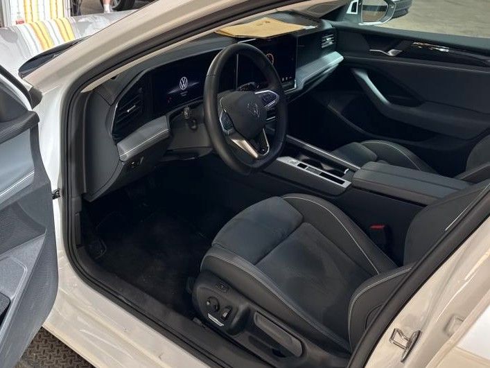 Volkswagen Passat 2024 г. Белый, пробег 40764 км
