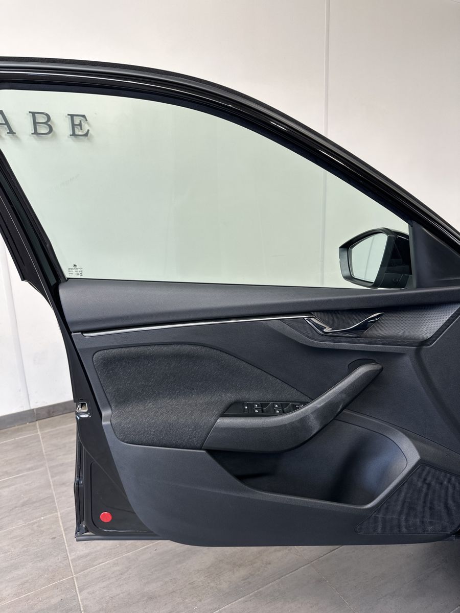 Skoda Scala 2023 г. Чёрный, пробег 42750 км
