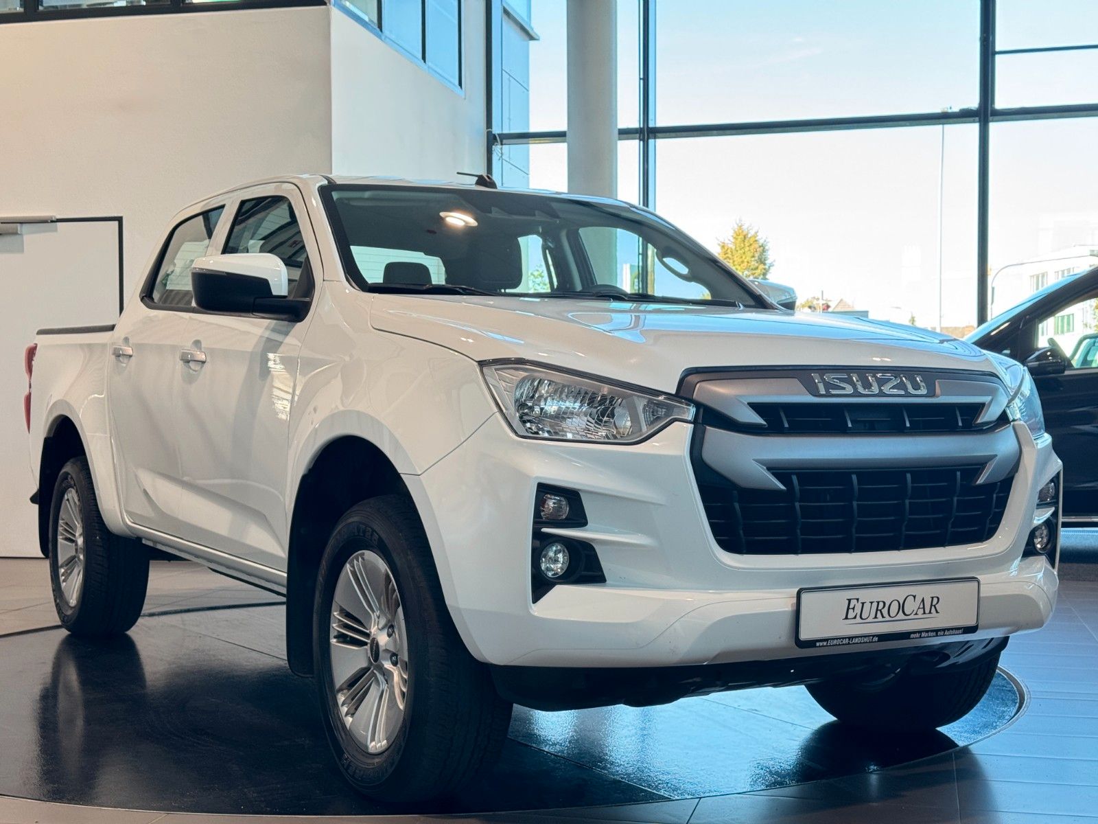 Isuzu D-Max 2022 г. Белый, пробег 45986 км