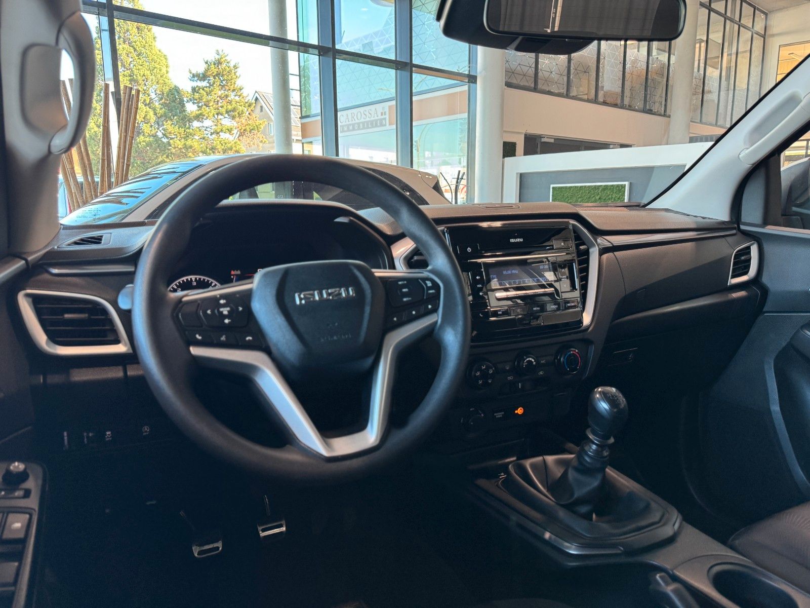 Isuzu D-Max 2022 г. Белый, пробег 45986 км