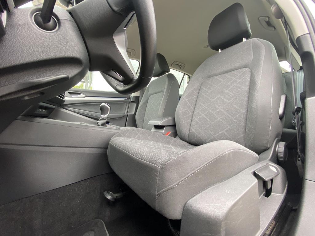 Volkswagen Golf 2023 г. Белый, пробег 35009 км