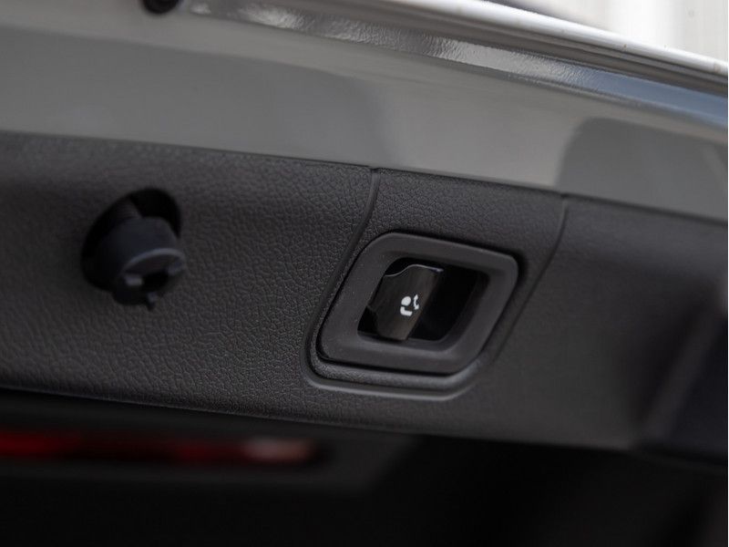 Mercedes-Benz E 220 2025 г. Серый, пробег 9406 км