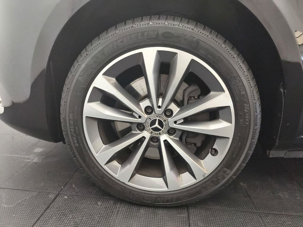 Mercedes-Benz V 300 2024 г. Чёрный, пробег 43574 км