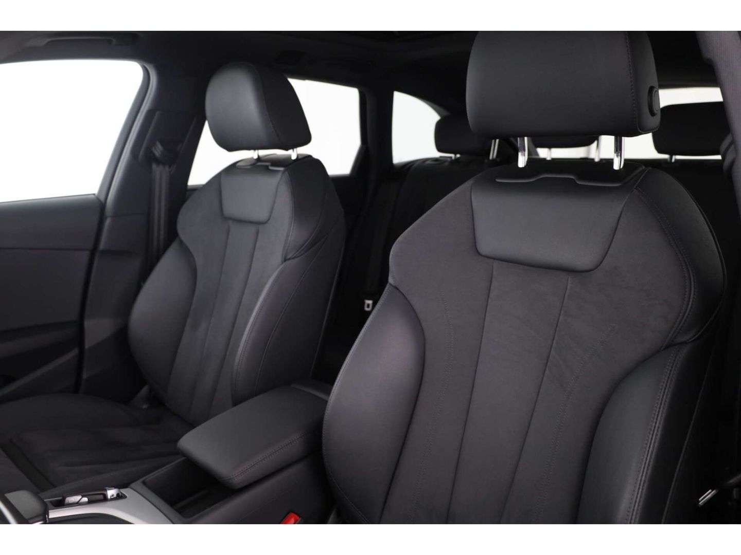 Audi A4 2025 г. Чёрный, пробег 11827 км