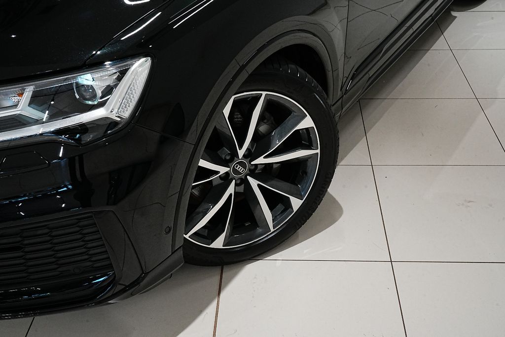 Audi Q7 2023 г. Чёрный, пробег 44000 км