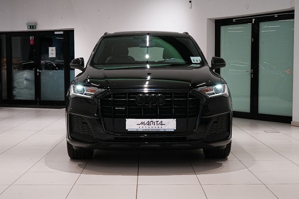 Audi Q7 2023 г. Чёрный, пробег 44000 км