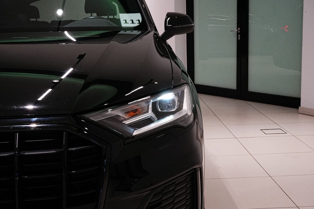 Audi Q7 2023 г. Чёрный, пробег 44000 км