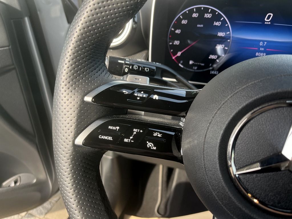 Mercedes-Benz GLC 200 2025 г. Серебристый, пробег 8045 км