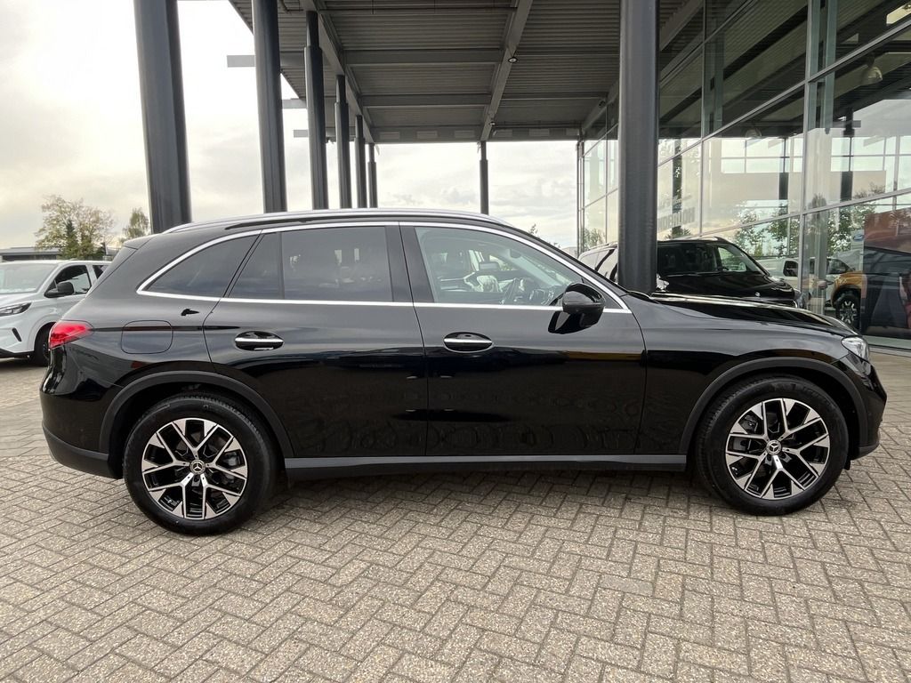 Mercedes-Benz GLC 220 2024 г. Чёрный, пробег 15364 км