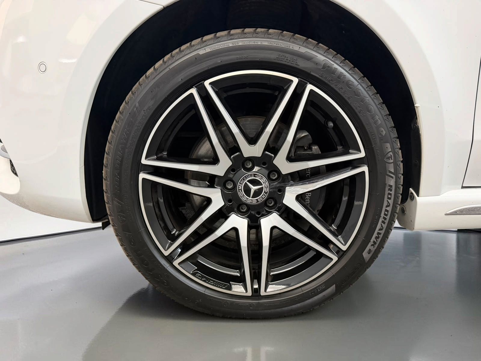 Mercedes-Benz V 300 2023 г. Белый, пробег 57900 км