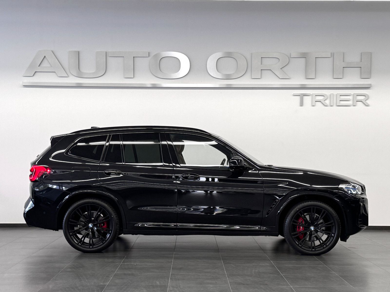 BMW X3 M40 2023 г. Чёрный, пробег 33900 км