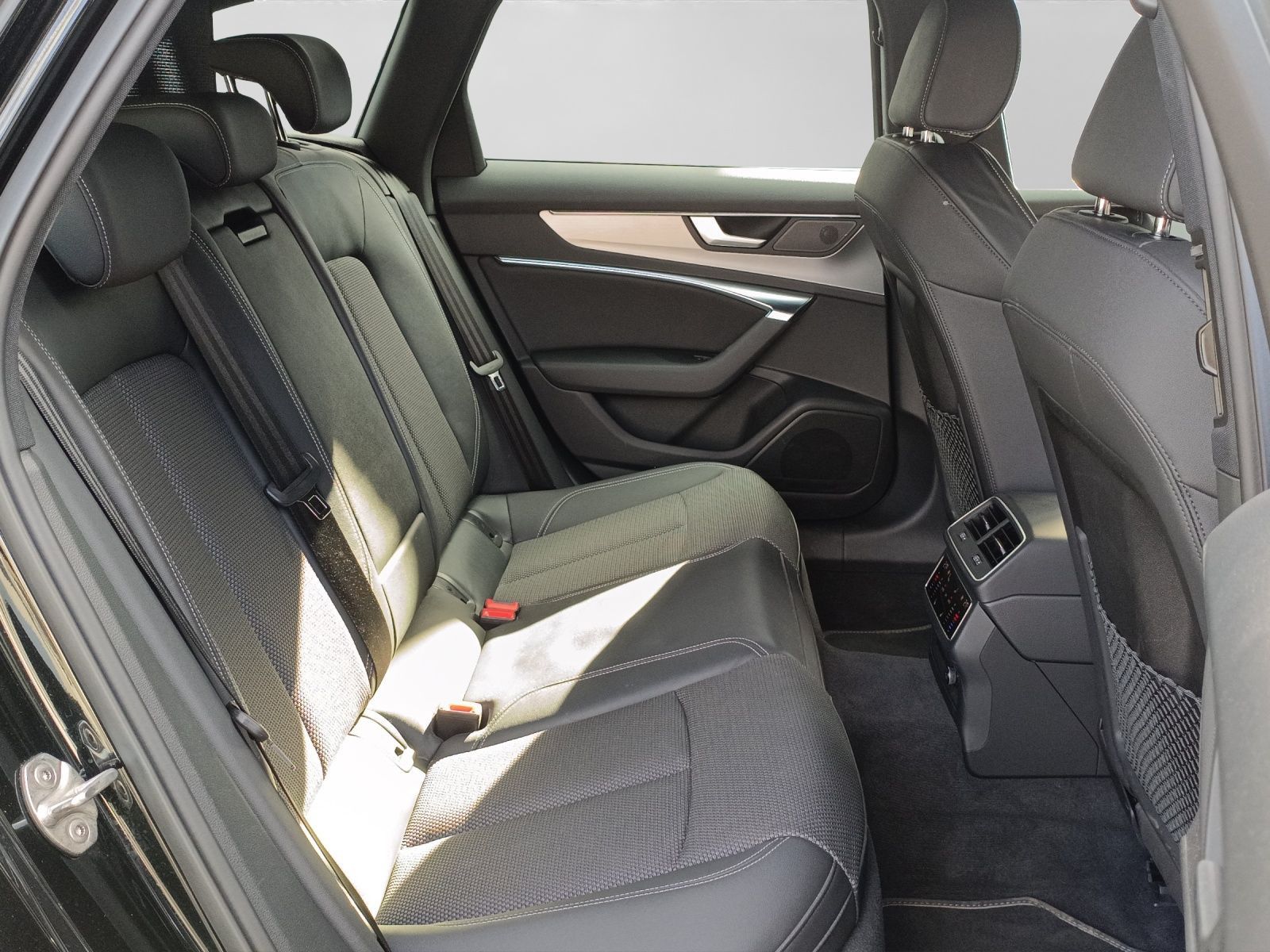 Audi A6 2023 г. Чёрный, пробег 39380 км