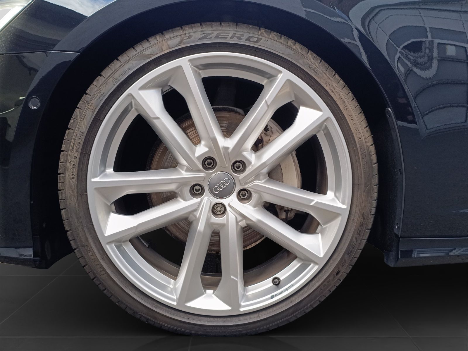 Audi A6 2023 г. Чёрный, пробег 39380 км