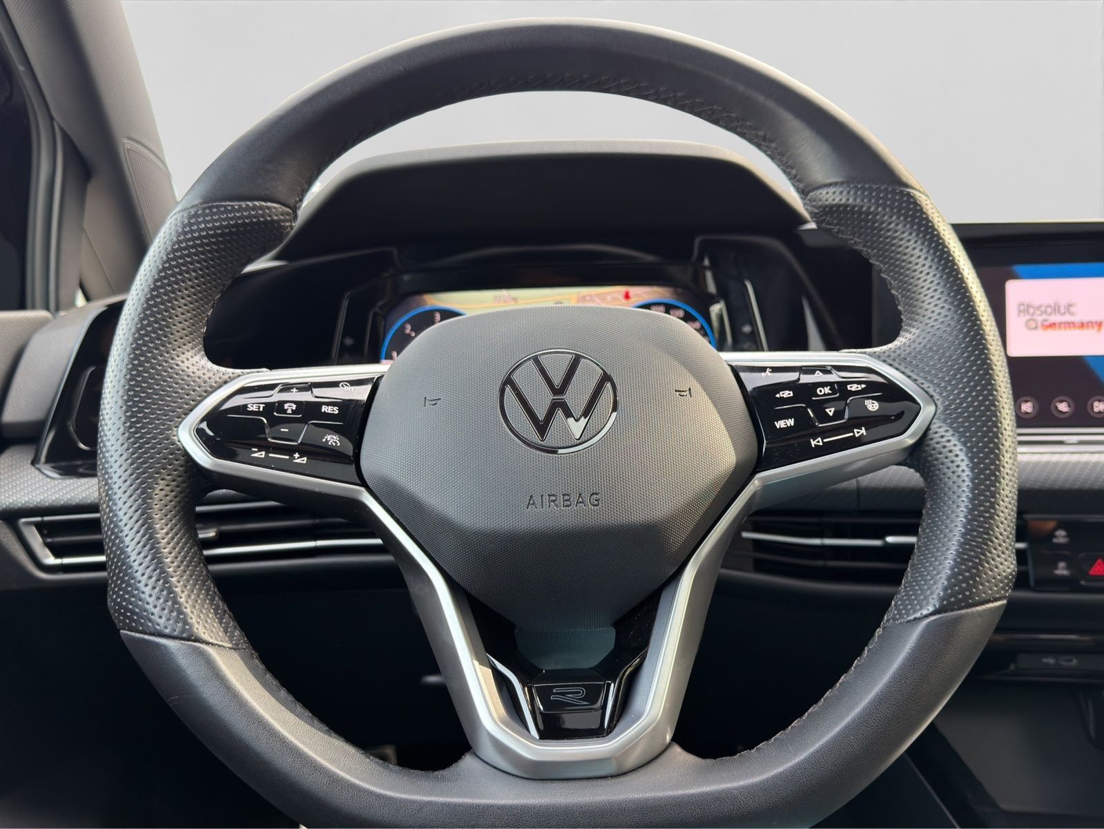 Volkswagen Golf 2024 г. Чёрный, пробег 56288 км