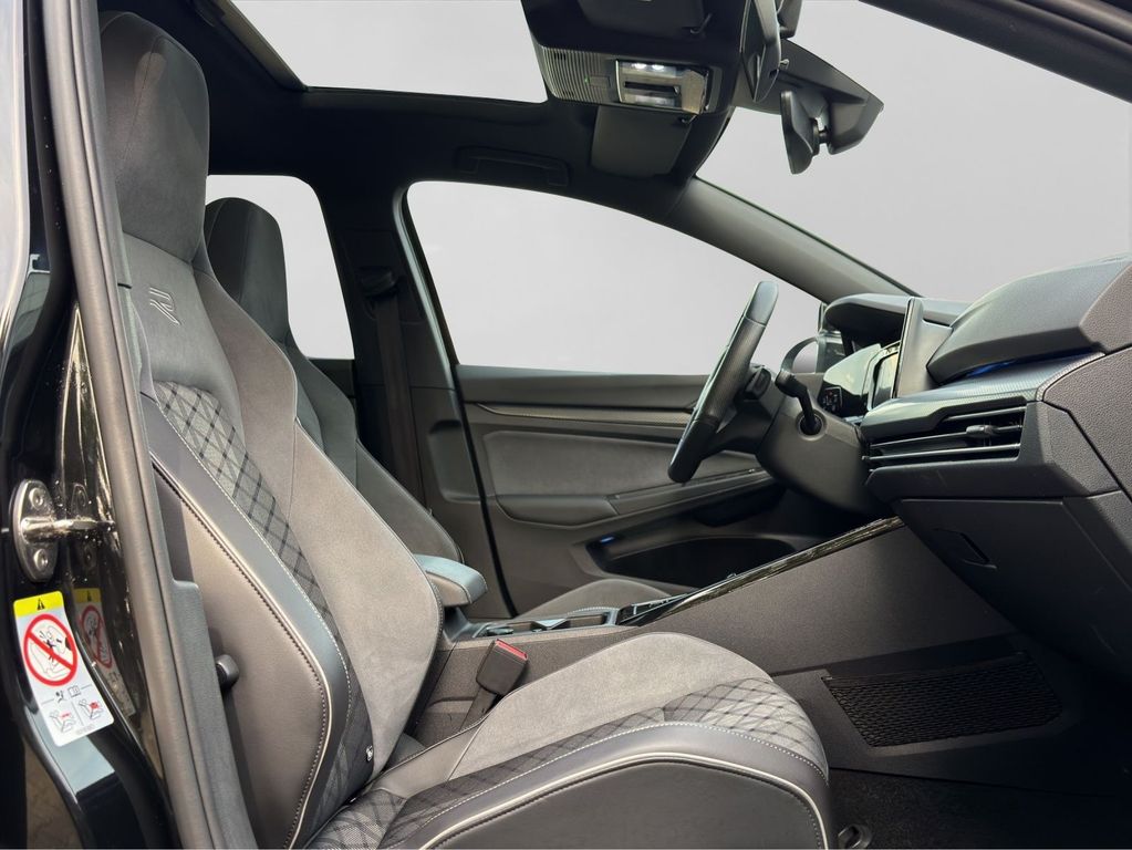 Volkswagen Golf 2024 г. Чёрный, пробег 56288 км