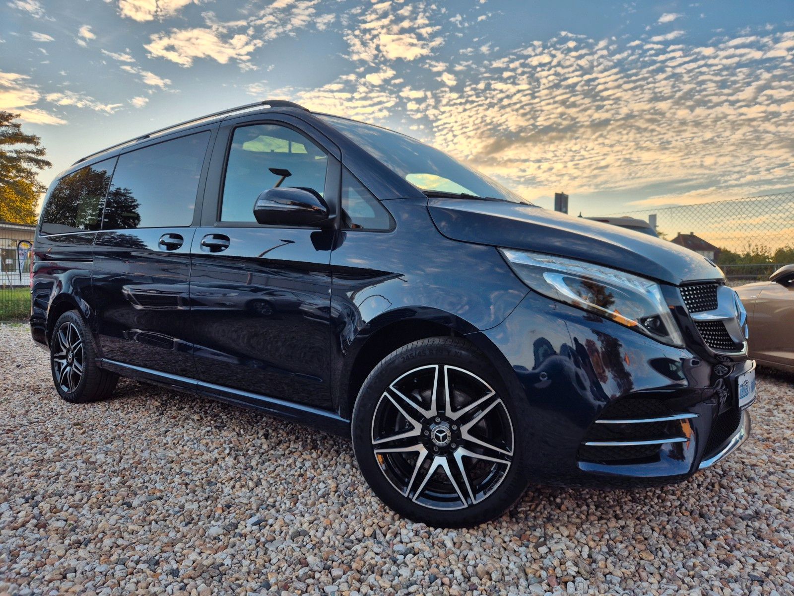 Mercedes-Benz 300 2022 г. Синий, пробег 42111 км