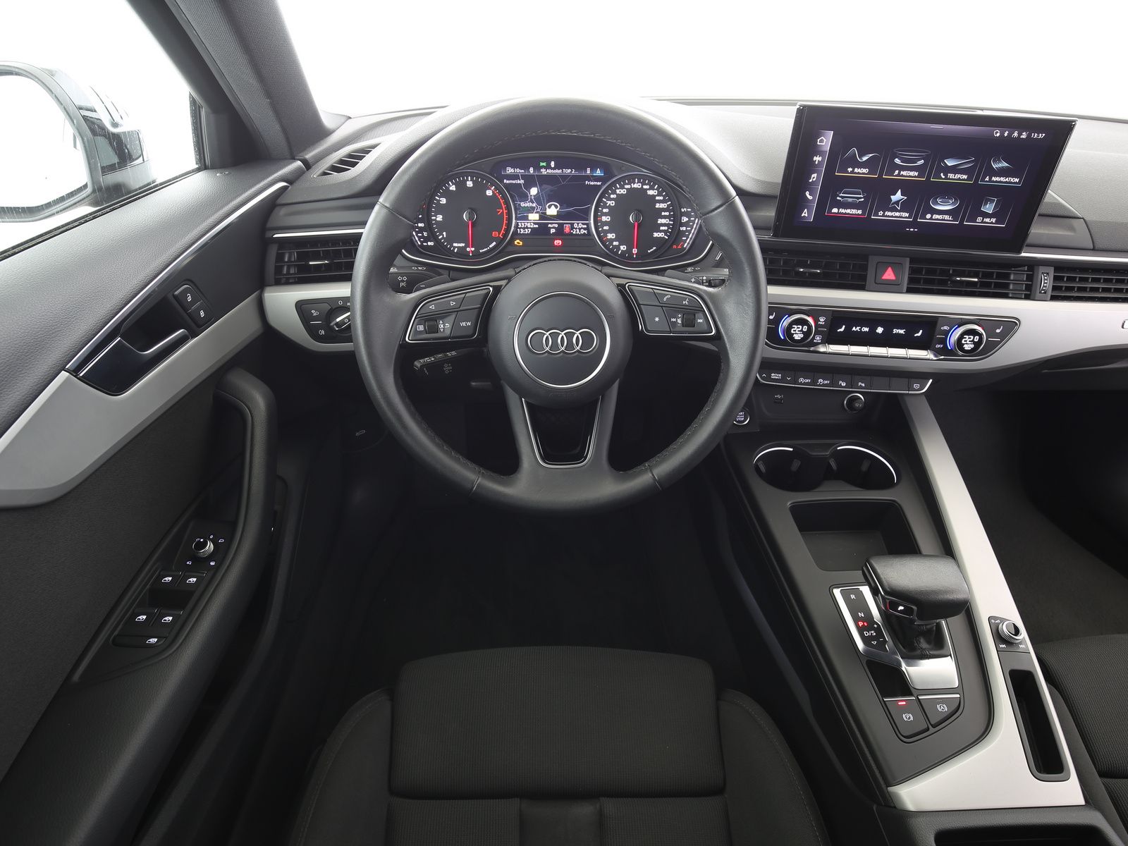 Audi A4 2023 г. Чёрный, пробег 32450 км