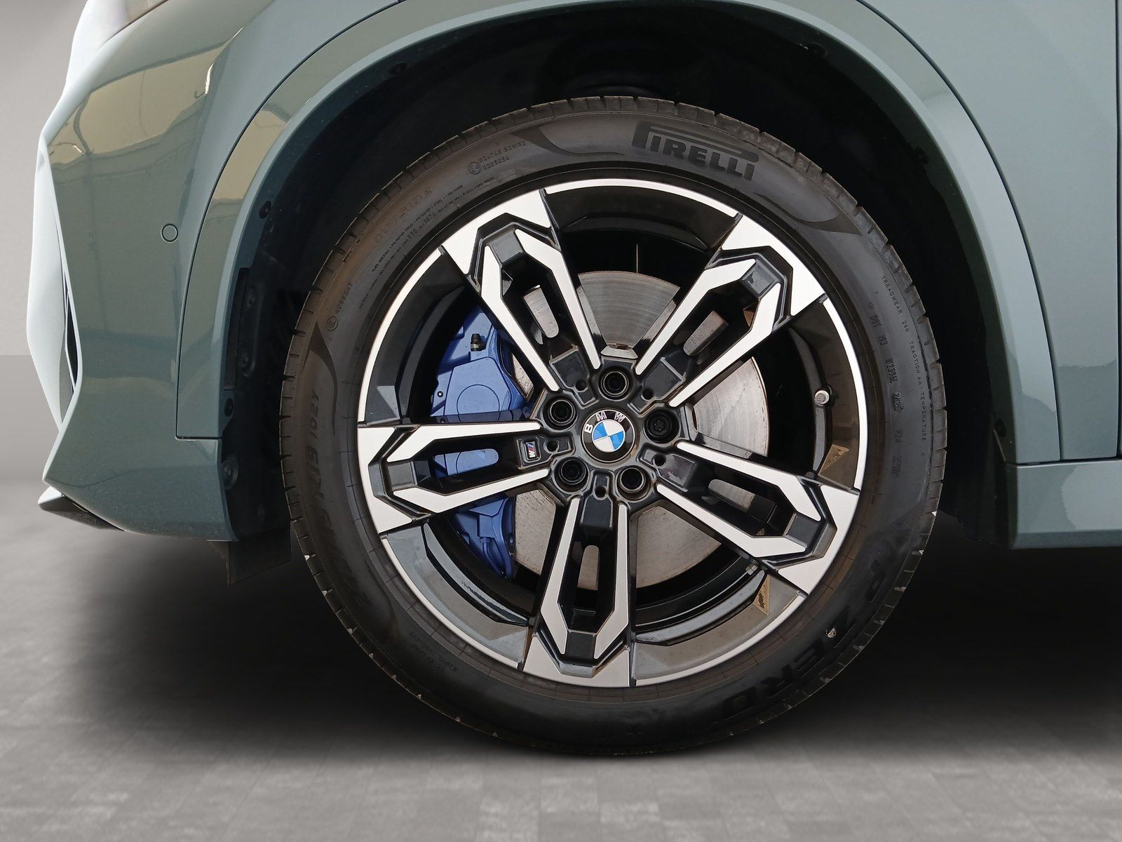 BMW X1 2025 г. Зелёный, пробег 7058 км