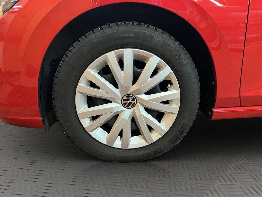Volkswagen Golf 2023 г. Красный, пробег 51700 км