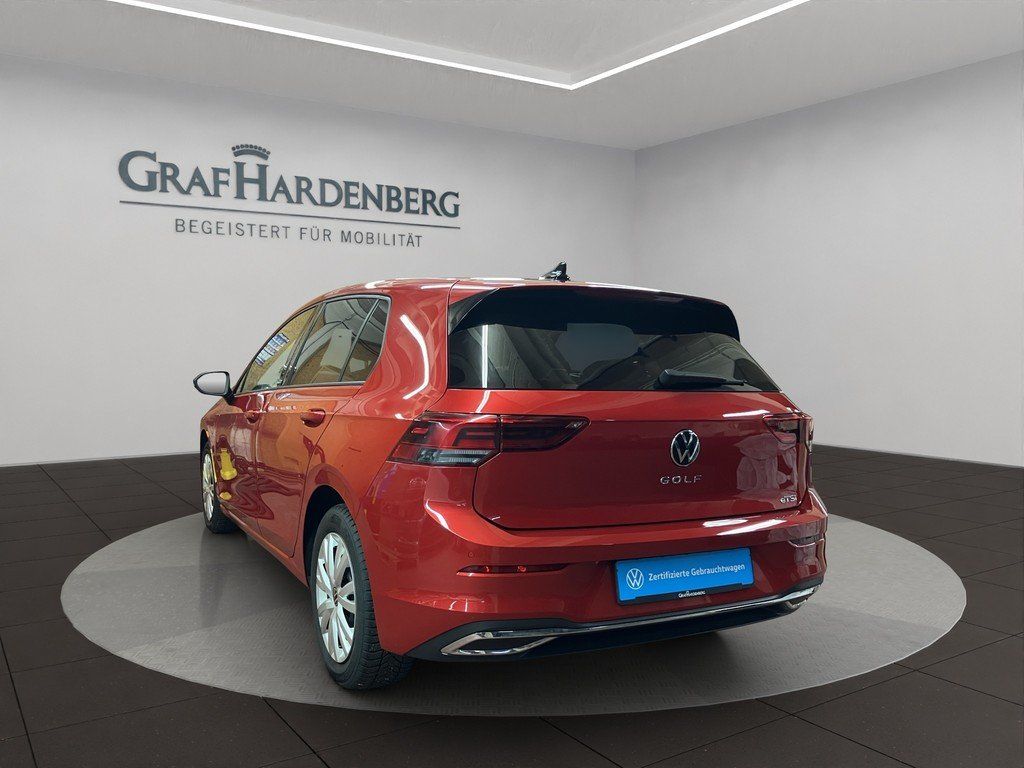 Volkswagen Golf 2023 г. Красный, пробег 51700 км