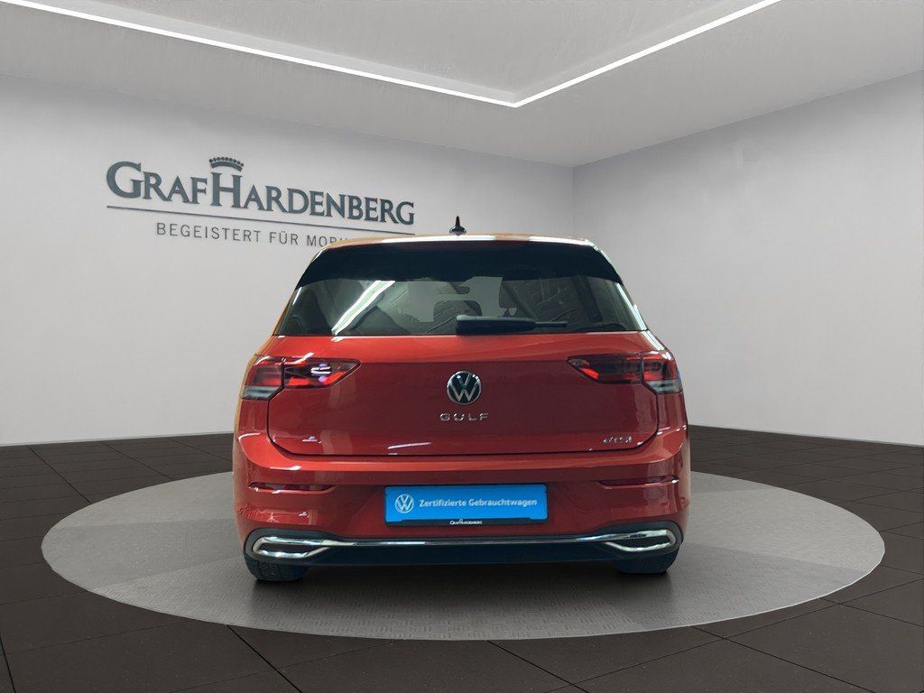 Volkswagen Golf 2023 г. Красный, пробег 51700 км