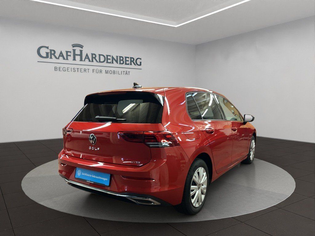 Volkswagen Golf 2023 г. Красный, пробег 51700 км