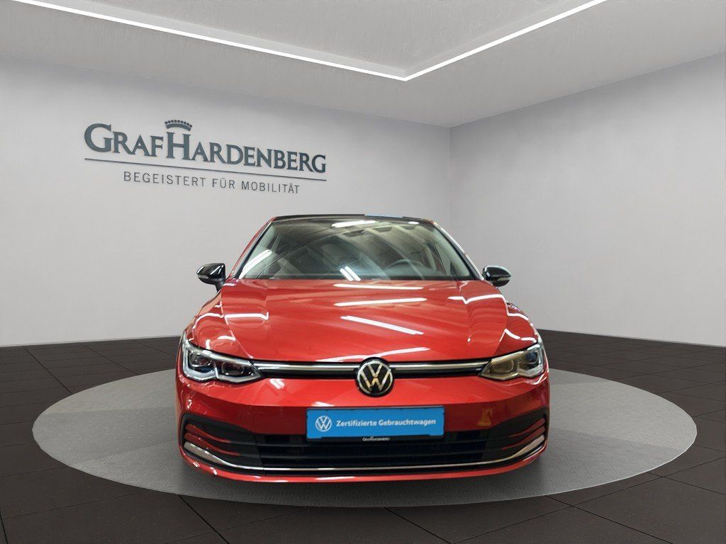Volkswagen Golf 2023 г. Красный, пробег 51700 км