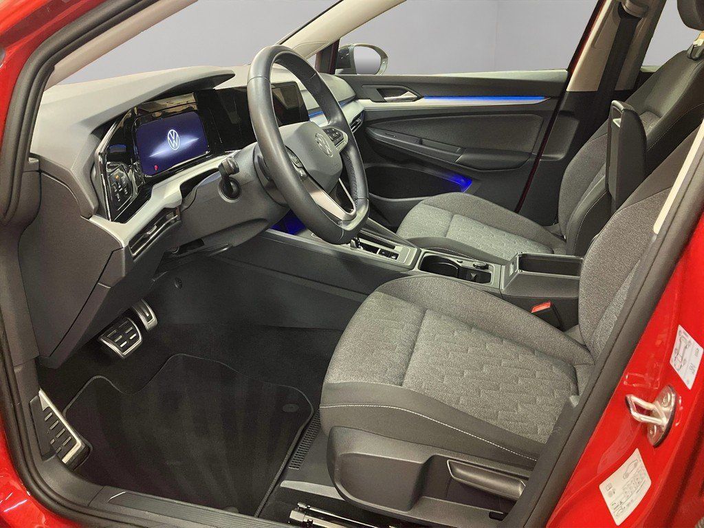 Volkswagen Golf 2023 г. Красный, пробег 51700 км