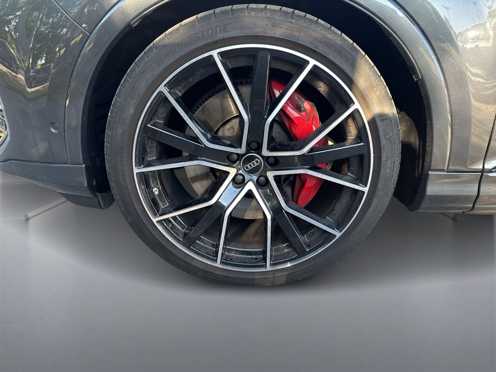 Audi SQ7 2026 г. Серый, пробег 24936 км