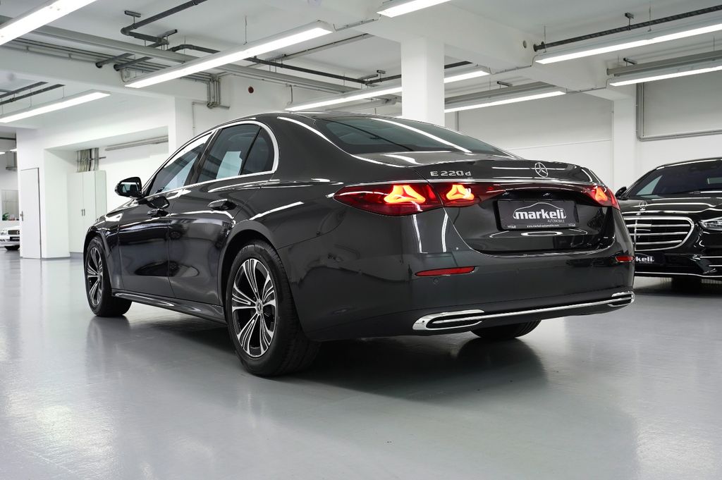 Mercedes-Benz E 220 2025 г. Серый, пробег 23900 км