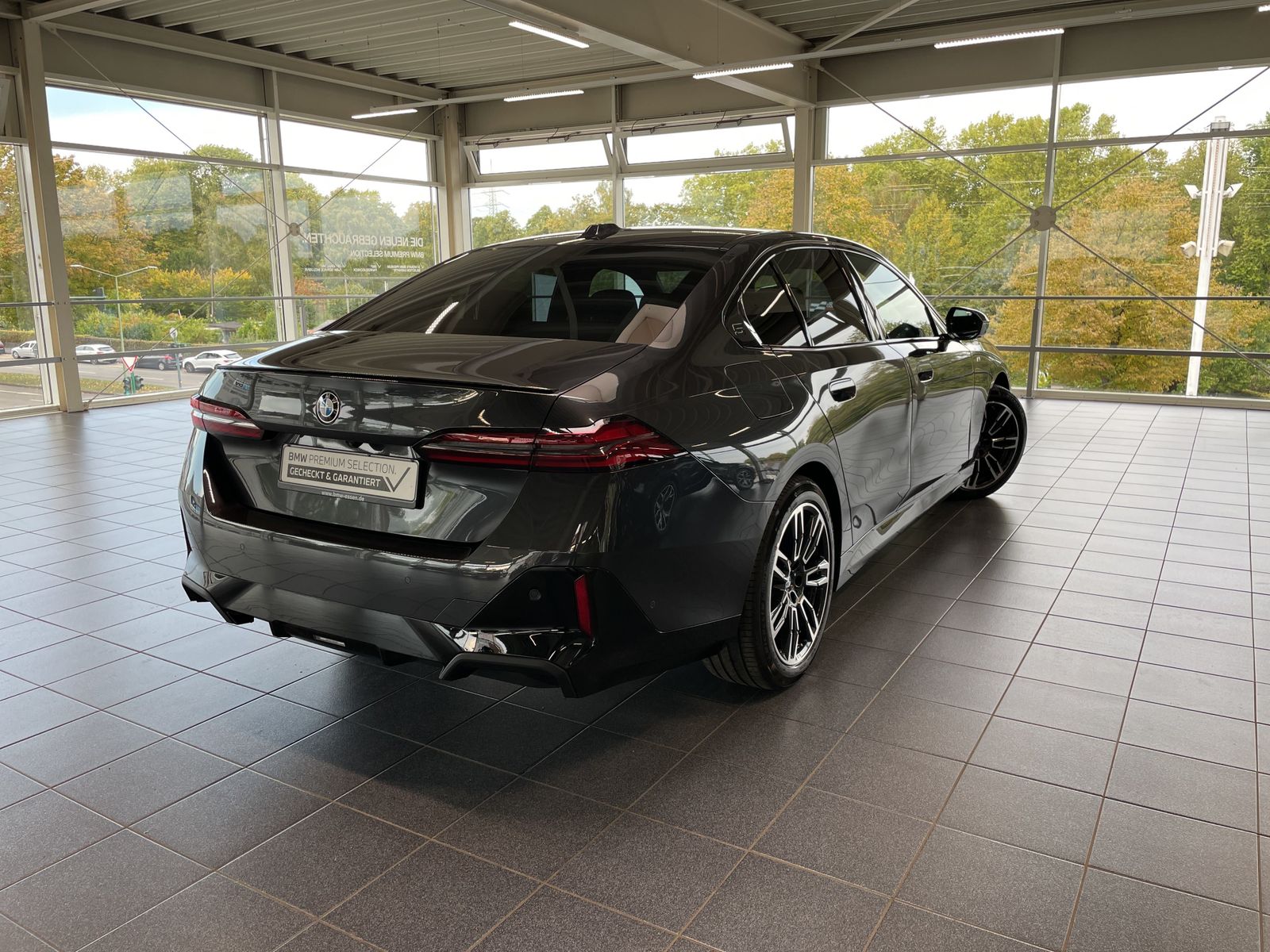 BMW 520 2025 г. Серый, пробег 21442 км