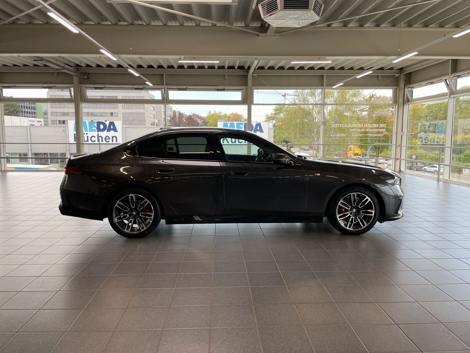 BMW 520 2025 г. Серый, пробег 21442 км