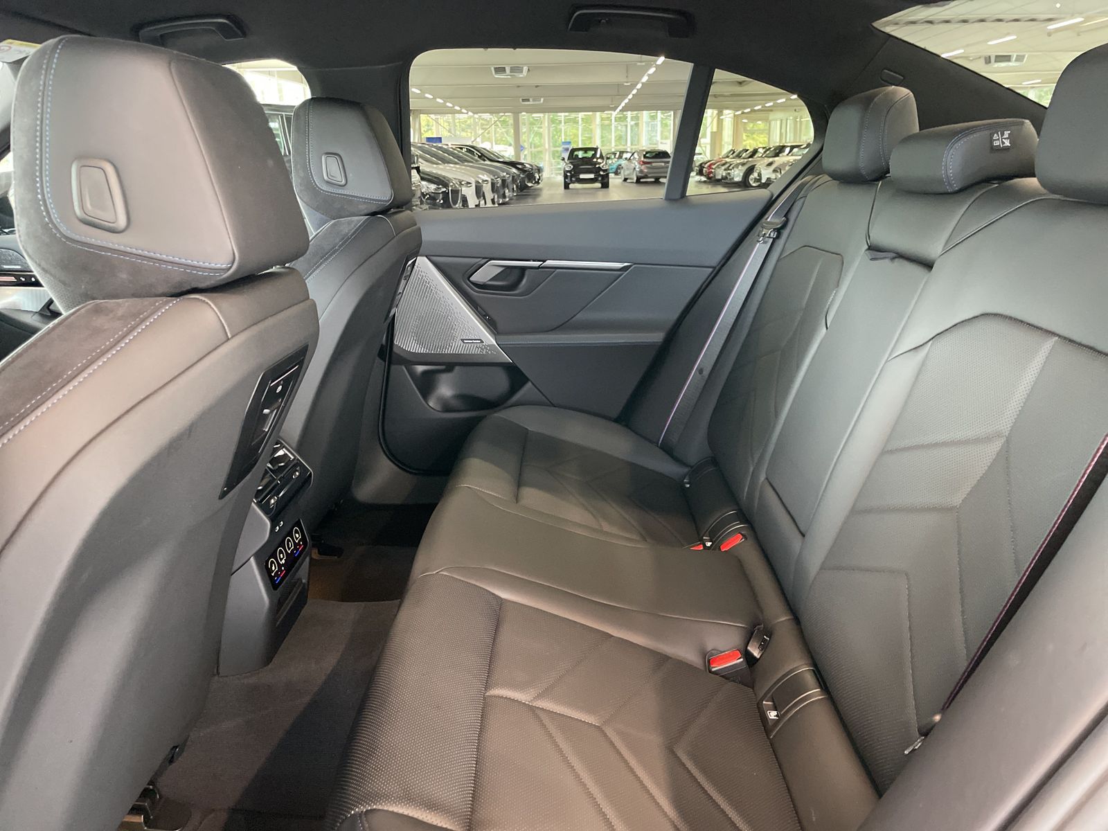 BMW 520 2025 г. Серый, пробег 21442 км