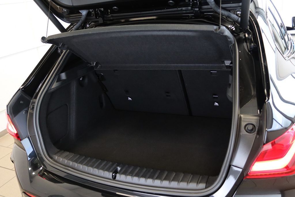 BMW 118 2023 г. Чёрный, пробег 58270 км
