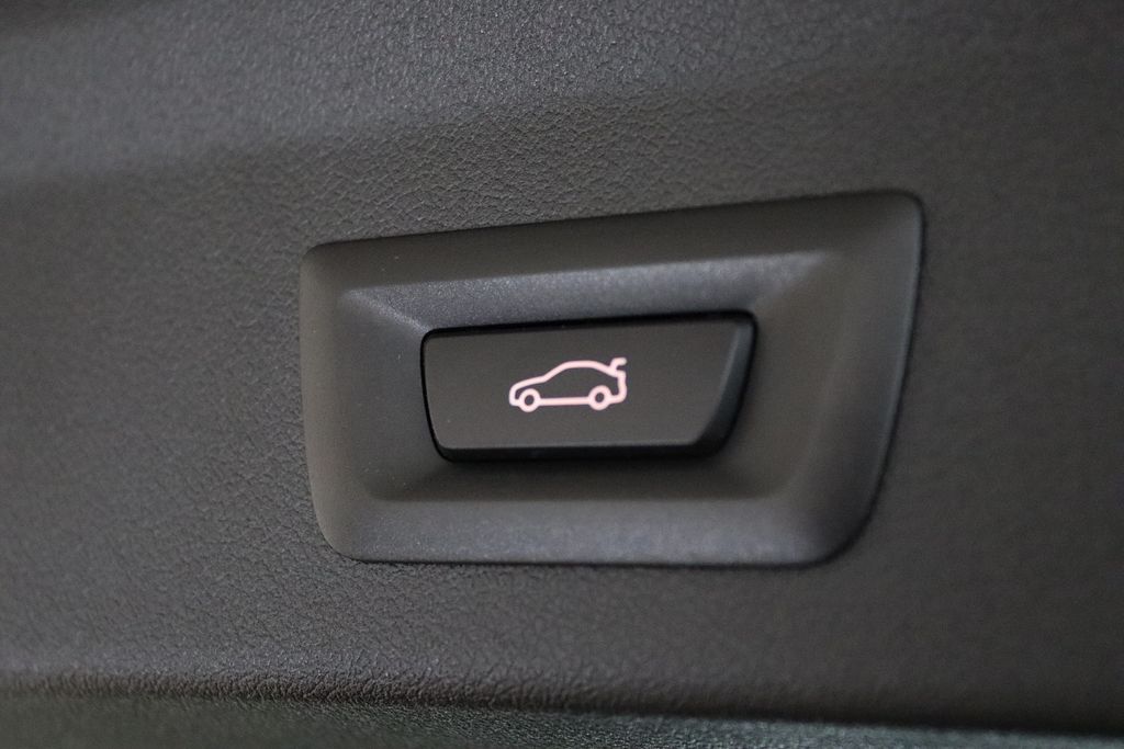 BMW 118 2023 г. Чёрный, пробег 58270 км
