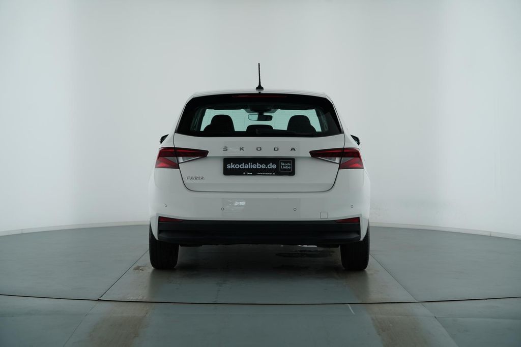 Skoda Fabia 2022 г. Белый, пробег 56896 км