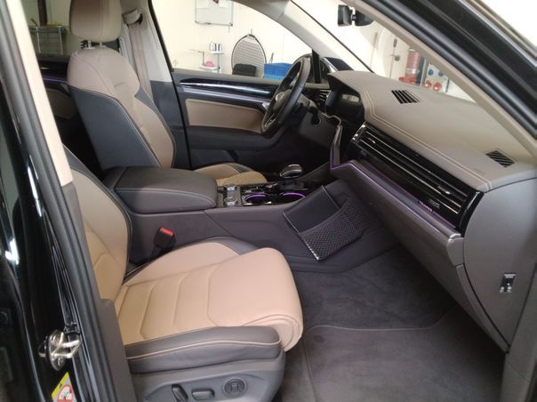 Volkswagen Touareg 2025 г. Чёрный, пробег 12500 км