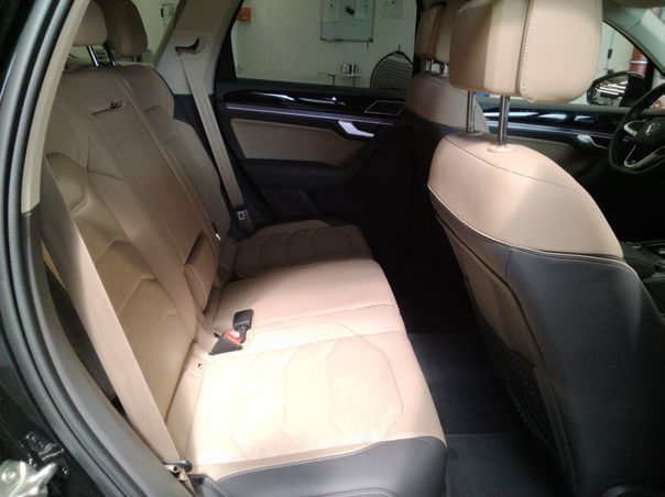Volkswagen Touareg 2025 г. Чёрный, пробег 12500 км