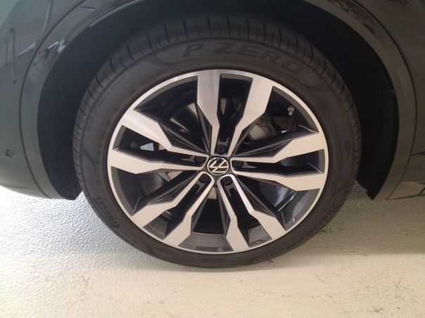 Volkswagen Touareg 2025 г. Чёрный, пробег 12500 км