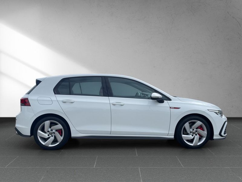Volkswagen Golf 2022 г. Белый, пробег 41025 км