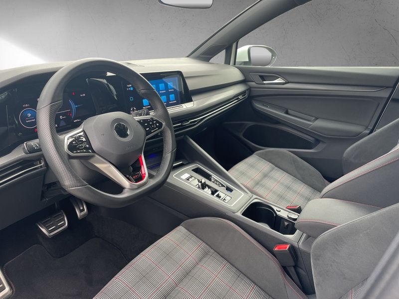 Volkswagen Golf 2022 г. Белый, пробег 41025 км