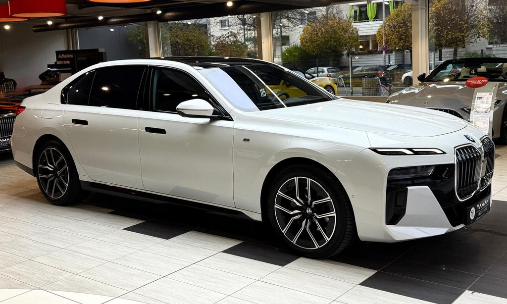 BMW 740 2024 г. Белый, пробег 42000 км