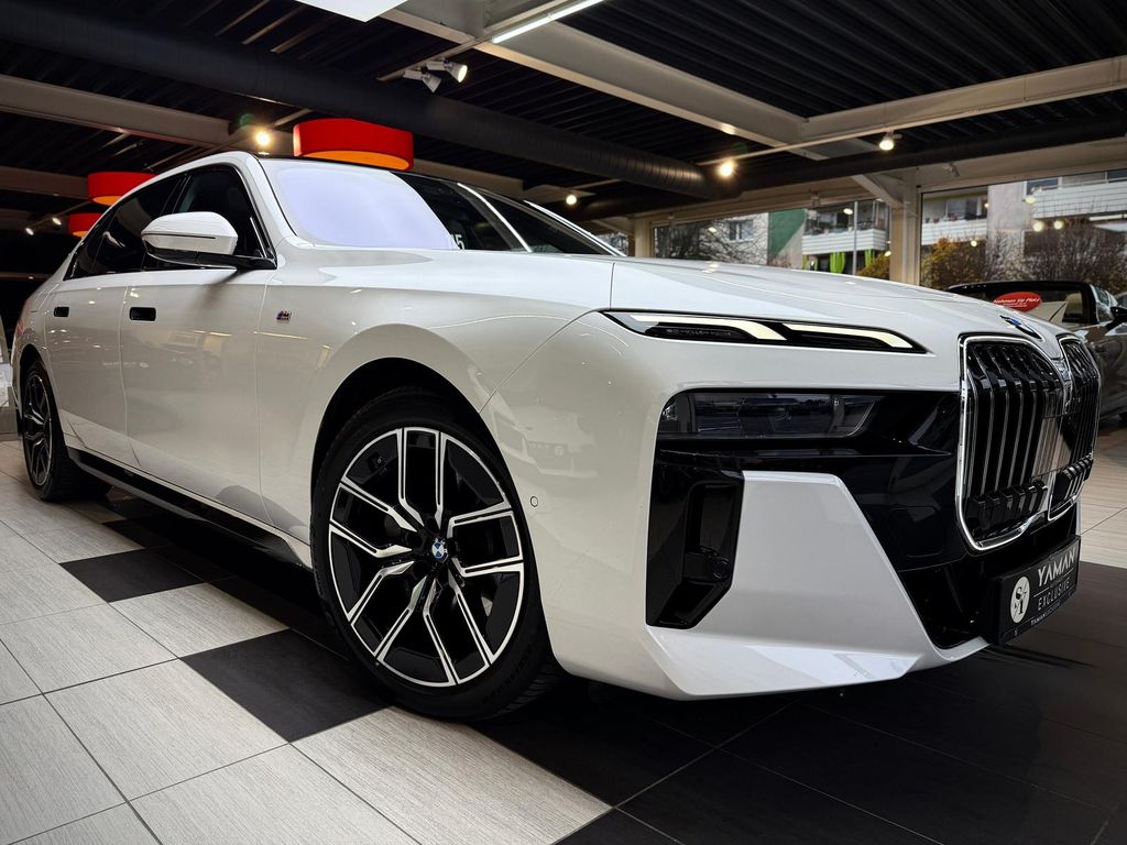 BMW 740 2024 г. Белый, пробег 42000 км