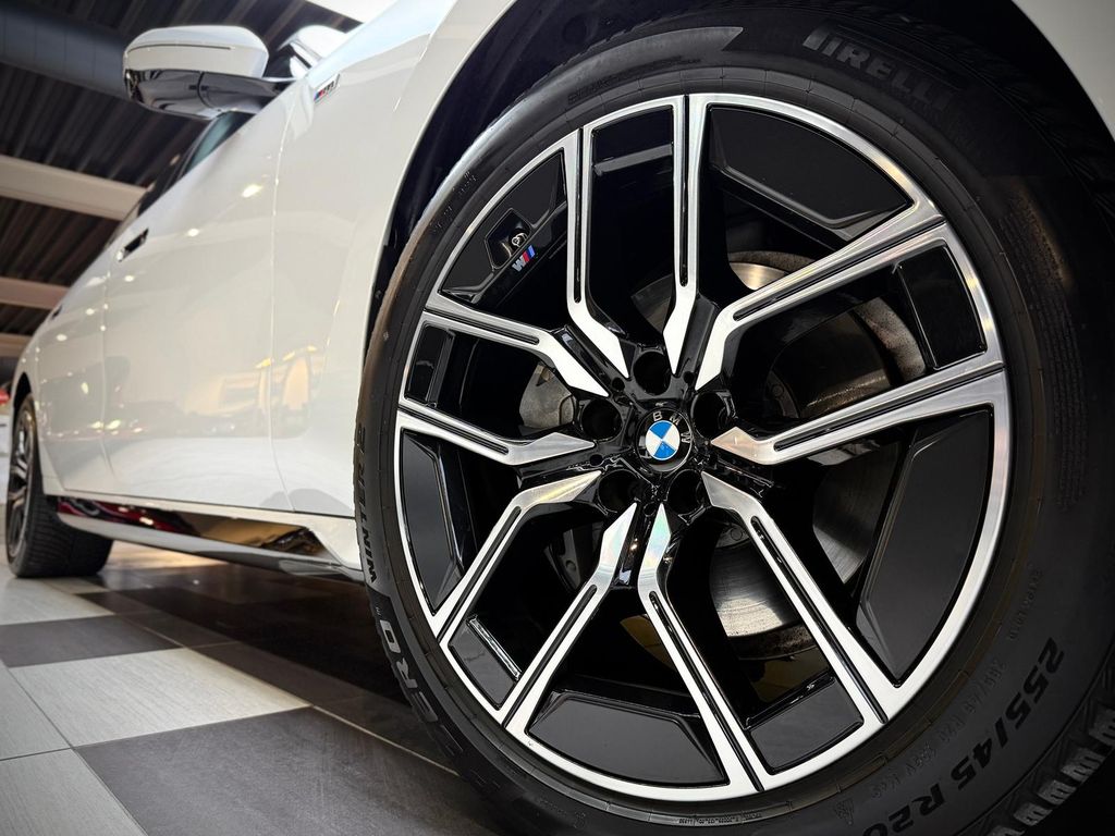 BMW 740 2024 г. Белый, пробег 42000 км