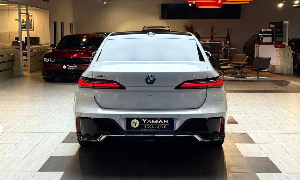 BMW 740 2024 г. Белый, пробег 42000 км
