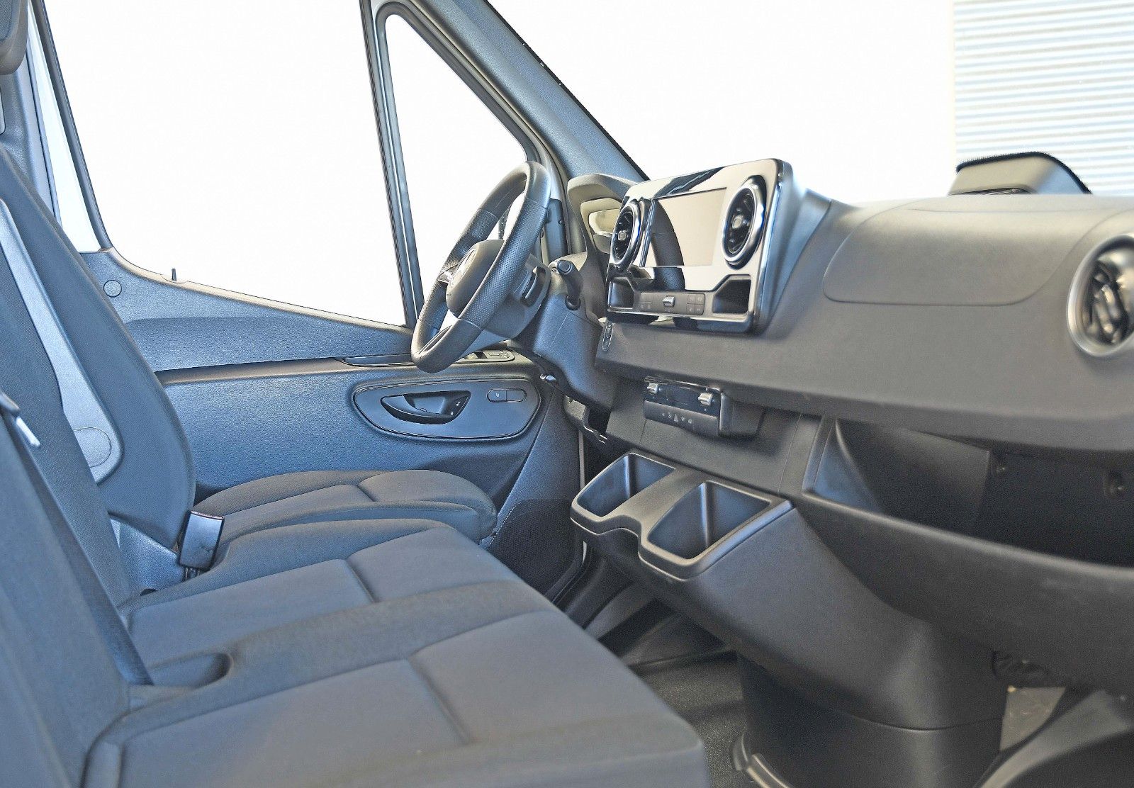 Mercedes-Benz SPRINTER 2024 г. Белый, пробег 57171 км