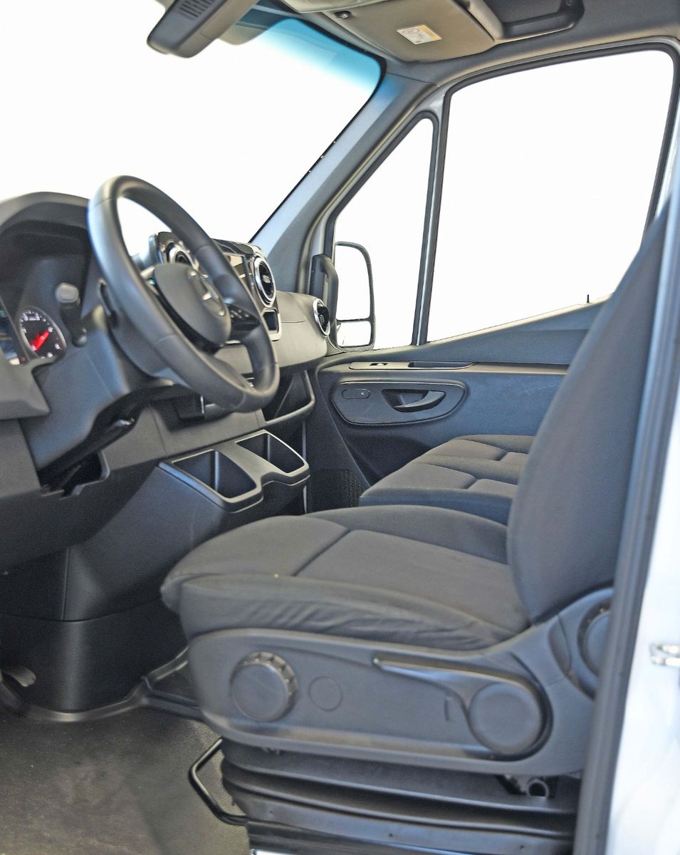 Mercedes-Benz SPRINTER 2024 г. Белый, пробег 57171 км