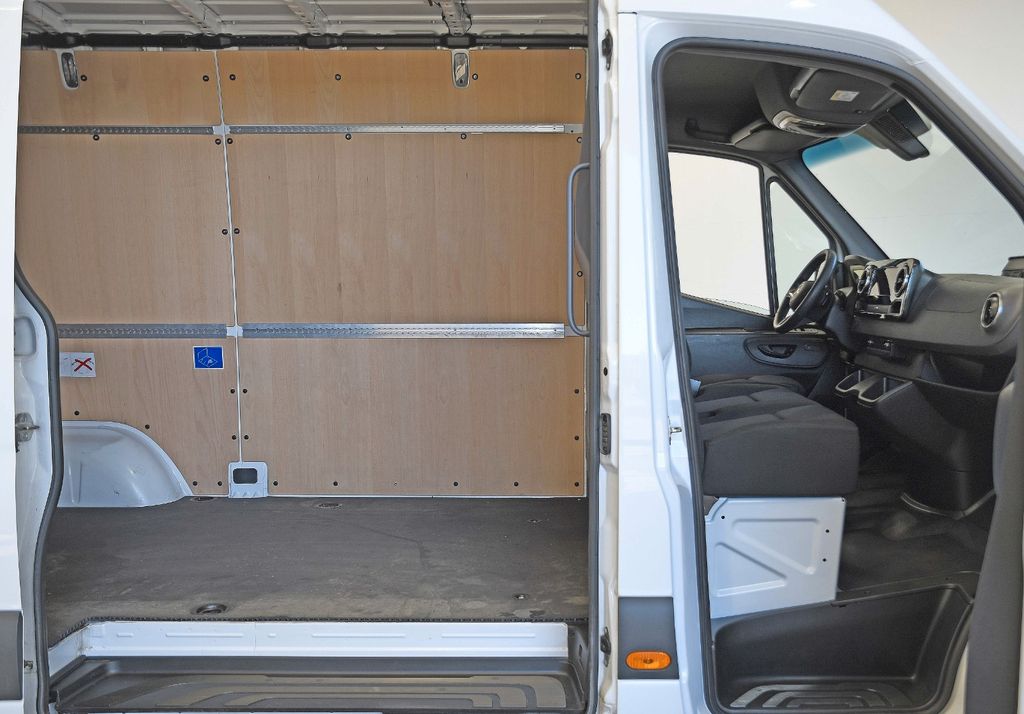 Mercedes-Benz SPRINTER 2024 г. Белый, пробег 57171 км