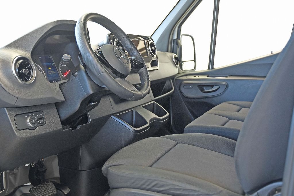 Mercedes-Benz SPRINTER 2024 г. Белый, пробег 57171 км