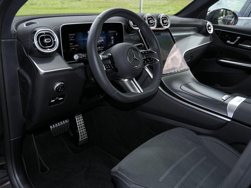 Mercedes-Benz GLC 220 2026 г. Чёрный, пробег 9686 км